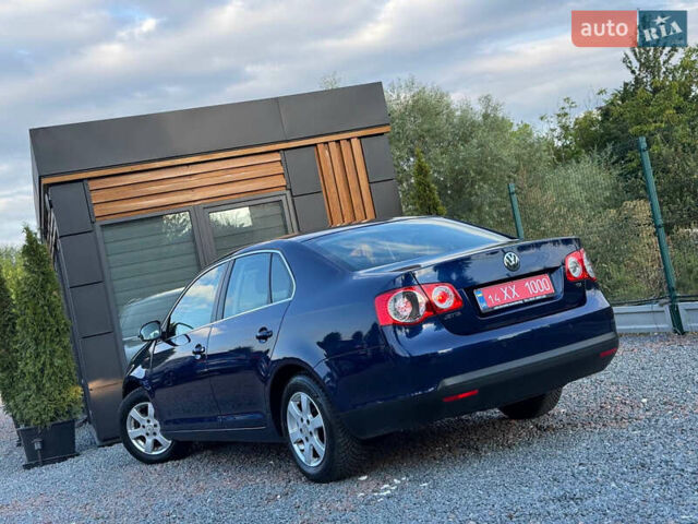 Синій Фольксваген Джетта, об'ємом двигуна 1.6 л та пробігом 215 тис. км за 8390 $, фото 23 на Automoto.ua