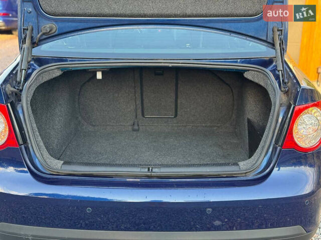 Синій Фольксваген Джетта, об'ємом двигуна 1.6 л та пробігом 215 тис. км за 8390 $, фото 20 на Automoto.ua