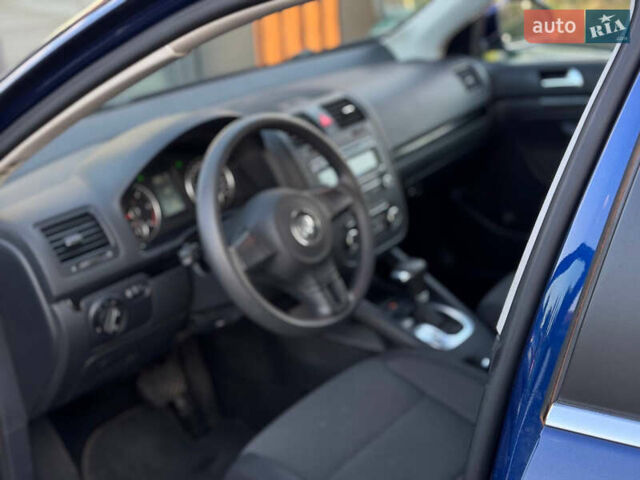 Синій Фольксваген Джетта, об'ємом двигуна 1.6 л та пробігом 215 тис. км за 8390 $, фото 9 на Automoto.ua