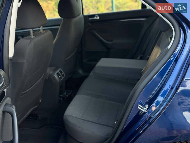 Синій Фольксваген Джетта, об'ємом двигуна 1.6 л та пробігом 215 тис. км за 8390 $, фото 19 на Automoto.ua