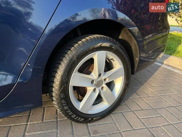 Синій Фольксваген Джетта, об'ємом двигуна 2.5 л та пробігом 260 тис. км за 8300 $, фото 17 на Automoto.ua
