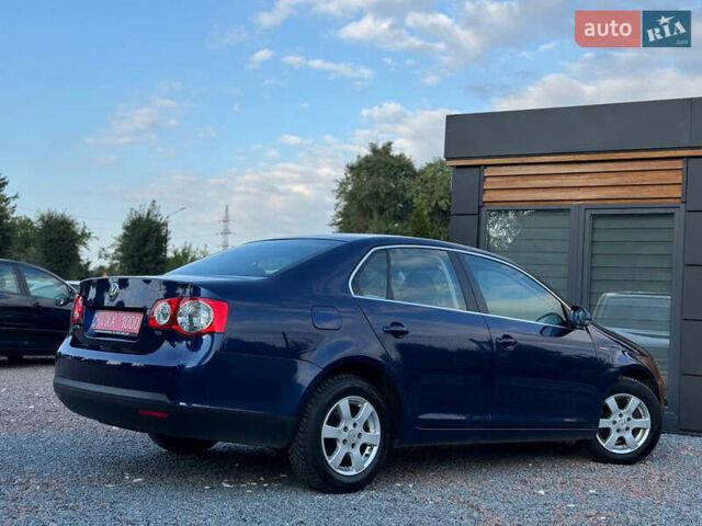 Синій Фольксваген Джетта, об'ємом двигуна 1.6 л та пробігом 215 тис. км за 8390 $, фото 28 на Automoto.ua