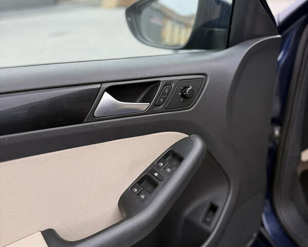 Синій Фольксваген Джетта, об'ємом двигуна 1.6 л та пробігом 210 тис. км за 7550 $, фото 21 на Automoto.ua