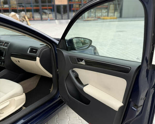 Синій Фольксваген Джетта, об'ємом двигуна 1.6 л та пробігом 210 тис. км за 7550 $, фото 19 на Automoto.ua