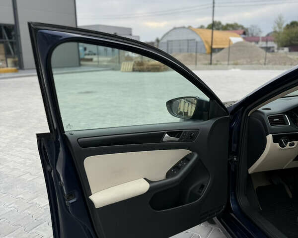 Синій Фольксваген Джетта, об'ємом двигуна 1.6 л та пробігом 210 тис. км за 7550 $, фото 18 на Automoto.ua