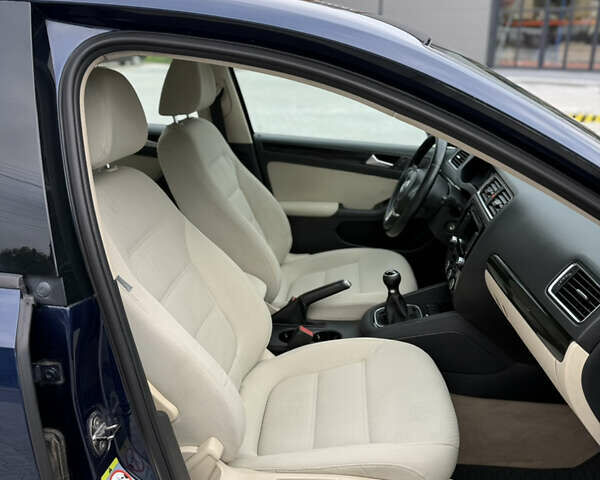 Синій Фольксваген Джетта, об'ємом двигуна 1.6 л та пробігом 210 тис. км за 7550 $, фото 24 на Automoto.ua