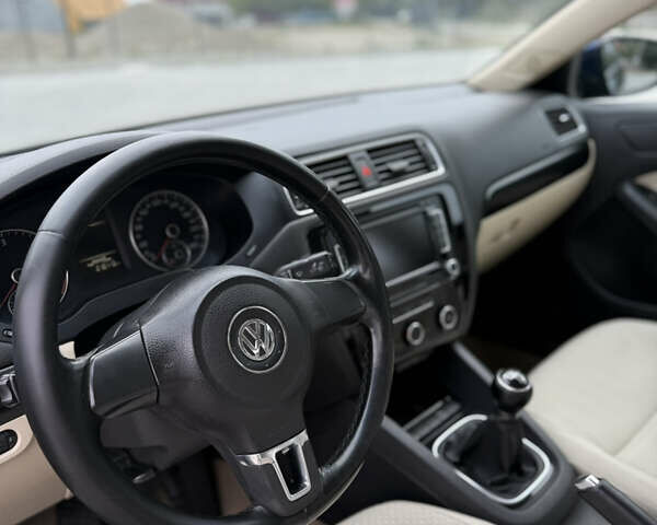 Синій Фольксваген Джетта, об'ємом двигуна 1.6 л та пробігом 210 тис. км за 7550 $, фото 15 на Automoto.ua