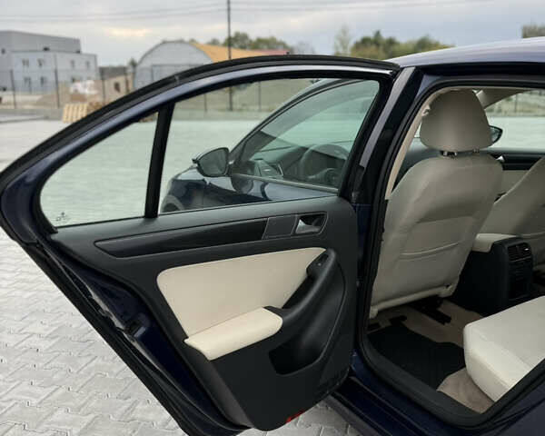 Синій Фольксваген Джетта, об'ємом двигуна 1.6 л та пробігом 210 тис. км за 7550 $, фото 13 на Automoto.ua