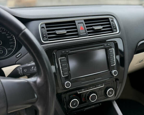 Синій Фольксваген Джетта, об'ємом двигуна 1.6 л та пробігом 210 тис. км за 7550 $, фото 23 на Automoto.ua