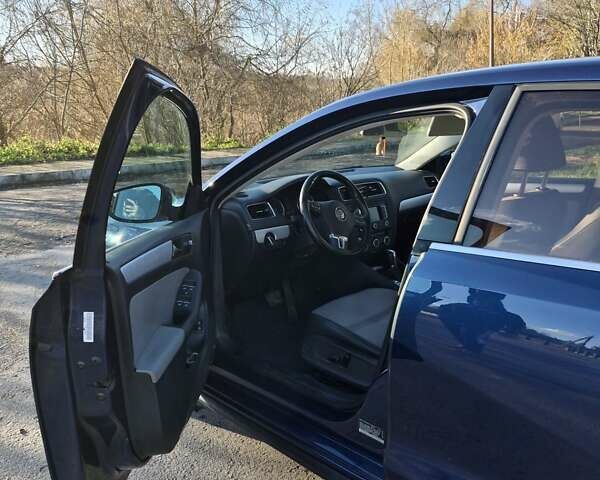 Синій Фольксваген Джетта, об'ємом двигуна 1.39 л та пробігом 188 тис. км за 9600 $, фото 4 на Automoto.ua