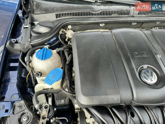 Синий Фольксваген Джетта, объемом двигателя 2.48 л и пробегом 142 тыс. км за 7999 $, фото 95 на Automoto.ua