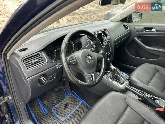 Синий Фольксваген Джетта, объемом двигателя 2.48 л и пробегом 142 тыс. км за 7999 $, фото 87 на Automoto.ua