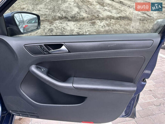 Синий Фольксваген Джетта, объемом двигателя 2.48 л и пробегом 142 тыс. км за 7999 $, фото 68 на Automoto.ua