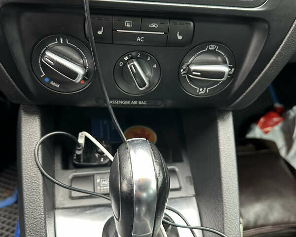 Синий Фольксваген Джетта, объемом двигателя 2.48 л и пробегом 142 тыс. км за 7999 $, фото 84 на Automoto.ua