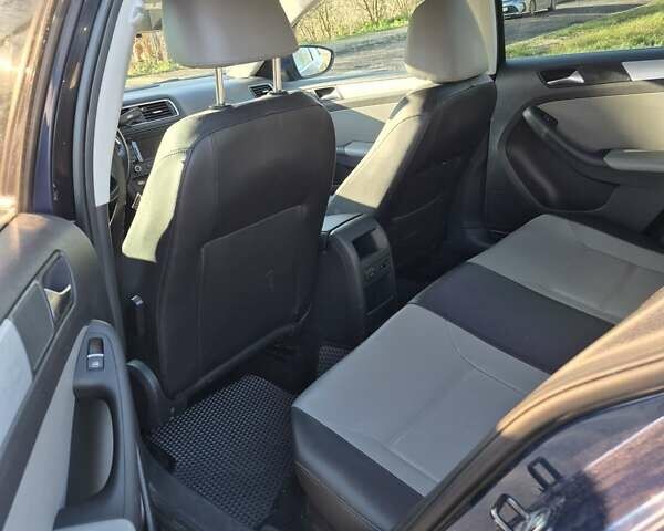 Синій Фольксваген Джетта, об'ємом двигуна 1.39 л та пробігом 188 тис. км за 9600 $, фото 6 на Automoto.ua