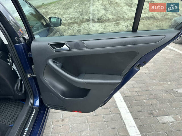 Синий Фольксваген Джетта, объемом двигателя 2.48 л и пробегом 142 тыс. км за 7999 $, фото 73 на Automoto.ua