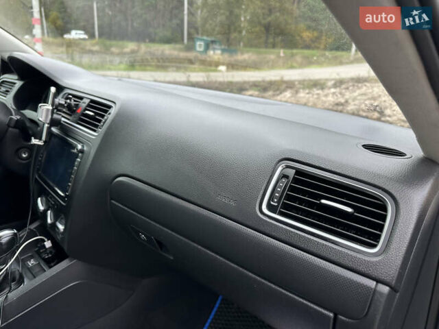 Синий Фольксваген Джетта, объемом двигателя 2.48 л и пробегом 142 тыс. км за 7999 $, фото 72 на Automoto.ua