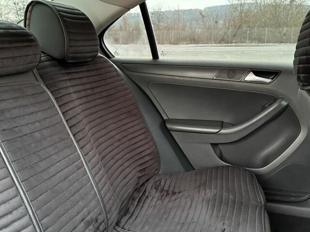 Фольксваген Джетта 2013 в Кицмане на Automoto.ua Синий Фольксваген Джетта, объемом двигателя 2 л и пробегом 160 тыс. км за 9600 $, фото 13 на Automoto.ua