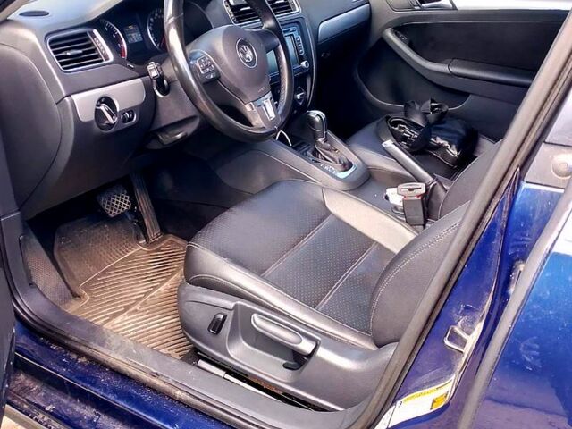 Фольксваген Джетта 2013 в Киеве на Automoto.ua Синий Фольксваген Джетта, объемом двигателя 2.5 л и пробегом 148 тыс. км за 11000 $, фото 2 на Automoto.ua