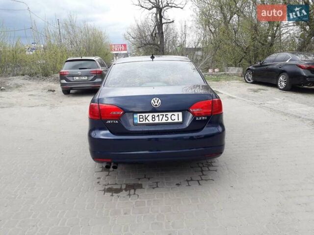 Фольксваген Джетта 2013 в Киеве на Automoto.ua Синий Фольксваген Джетта, объемом двигателя 2.5 л и пробегом 149 тыс. км за 9000 $, фото 1 на Automoto.ua