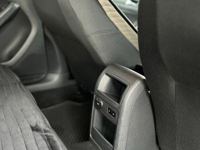 Фольксваген Джетта 2013 в Кицмане на Automoto.ua Синий Фольксваген Джетта, объемом двигателя 2 л и пробегом 160 тыс. км за 9600 $, фото 12 на Automoto.ua