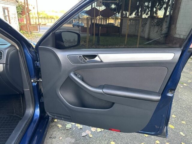 Синій Фольксваген Джетта, об'ємом двигуна 2.5 л та пробігом 240 тис. км за 7350 $, фото 17 на Automoto.ua