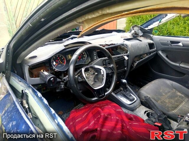 Синий Фольксваген Джетта, объемом двигателя 1.8 л и пробегом 156 тыс. км за 4000 $, фото 6 на Automoto.ua