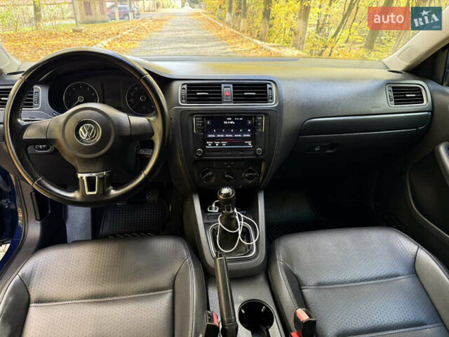 Фольксваген Джетта 2014 в Черновцах на Automoto.ua Синий Фольксваген Джетта, объемом двигателя 1.8 л и пробегом 147 тыс. км за 8300 $, фото 40 на Automoto.ua