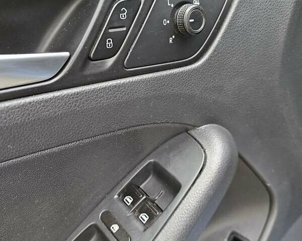 Фольксваген Джетта 2014 в Киеве на Automoto.ua Синий Фольксваген Джетта, объемом двигателя 1.8 л и пробегом 180 тыс. км за 6700 $, фото 18 на Automoto.ua