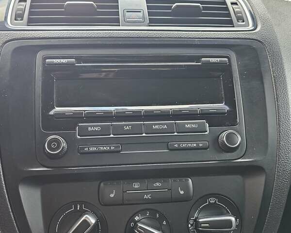 Фольксваген Джетта 2014 в Киеве на Automoto.ua Синий Фольксваген Джетта, объемом двигателя 1.8 л и пробегом 180 тыс. км за 6700 $, фото 25 на Automoto.ua