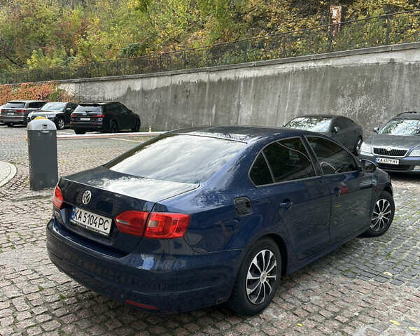 Фольксваген Джетта 2014 в Киеве на Automoto.ua Синий Фольксваген Джетта, объемом двигателя 2 л и пробегом 313 тыс. км за 7300 $, фото 4 на Automoto.ua