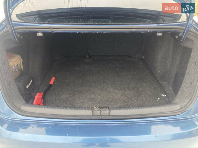 Синий Фольксваген Джетта, объемом двигателя 2 л и пробегом 241 тыс. км за 10000 $, фото 5 на Automoto.ua