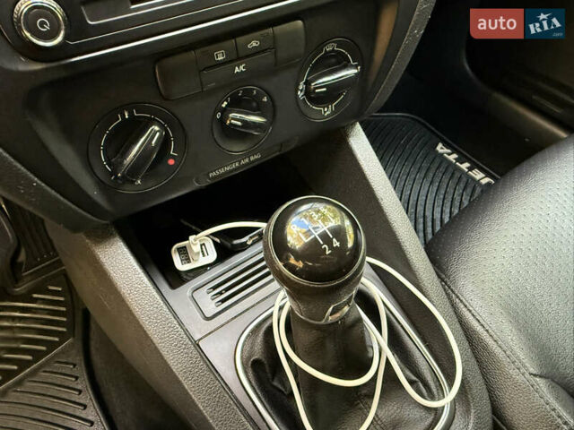 Фольксваген Джетта 2014 в Черновцах на Automoto.ua Синий Фольксваген Джетта, объемом двигателя 1.8 л и пробегом 147 тыс. км за 8300 $, фото 38 на Automoto.ua