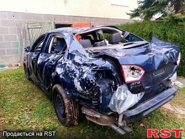 Синий Фольксваген Джетта, объемом двигателя 1.8 л и пробегом 156 тыс. км за 4000 $, фото 5 на Automoto.ua