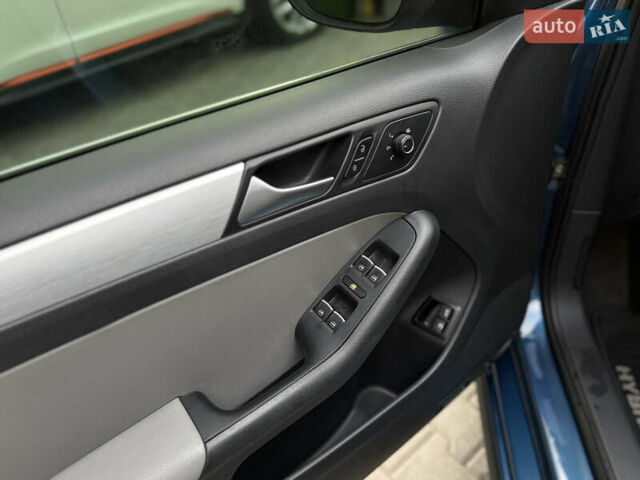 Фольксваген Джетта 2015 у Одесі на Automoto.ua Синій Фольксваген Джетта, об'ємом двигуна 1.39 л та пробігом 240 тис. км за 8900 $, фото 52 на Automoto.ua