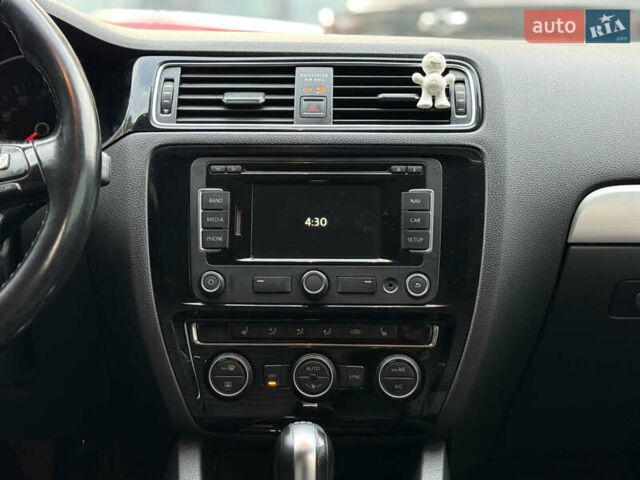 Фольксваген Джетта 2015 у Одесі на Automoto.ua Синій Фольксваген Джетта, об'ємом двигуна 1.39 л та пробігом 240 тис. км за 8900 $, фото 47 на Automoto.ua