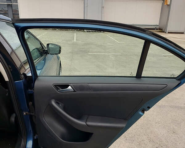 Синий Фольксваген Джетта, объемом двигателя 1.4 л и пробегом 178 тыс. км за 8500 $, фото 24 на Automoto.ua