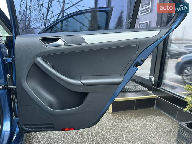 Синій Фольксваген Джетта, об'ємом двигуна 1.8 л та пробігом 134 тис. км за 9999 $, фото 21 на Automoto.ua