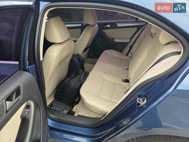 Фольксваген Джетта 2015 в Киеве на Automoto.ua Синий Фольксваген Джетта, объемом двигателя 1.8 л и пробегом 213 тыс. км за 11900 $, фото 3 на Automoto.ua