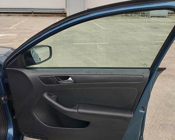 Синий Фольксваген Джетта, объемом двигателя 1.4 л и пробегом 178 тыс. км за 8500 $, фото 25 на Automoto.ua