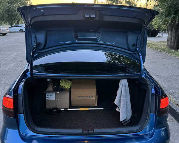 Синий Фольксваген Джетта, объемом двигателя 1.8 л и пробегом 215 тыс. км за 10800 $, фото 7 на Automoto.ua