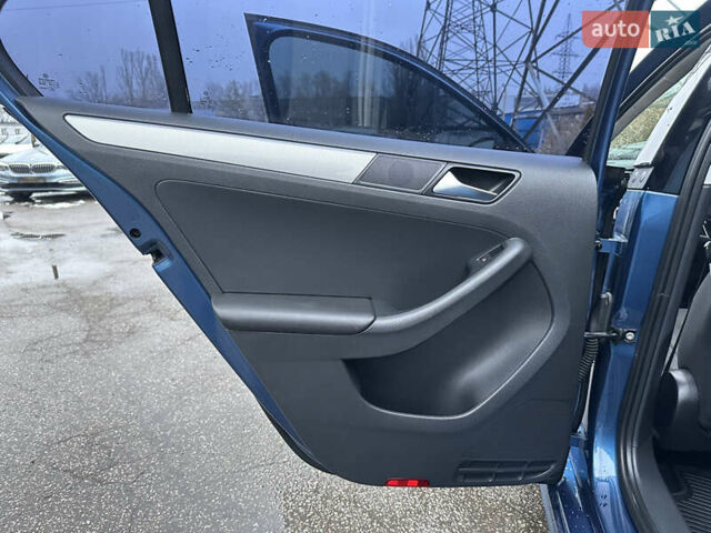 Синій Фольксваген Джетта, об'ємом двигуна 1.8 л та пробігом 134 тис. км за 9999 $, фото 16 на Automoto.ua