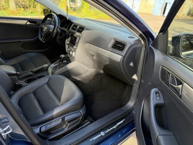 Фольксваген Джетта 2017 в Кривом Роге на Automoto.ua Синий Фольксваген Джетта, объемом двигателя 1.4 л и пробегом 99 тыс. км за 9700 $, фото 20 на Automoto.ua