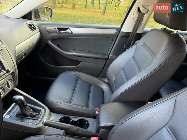 Синій Фольксваген Джетта, об'ємом двигуна 1.4 л та пробігом 100 тис. км за 9500 $, фото 16 на Automoto.ua