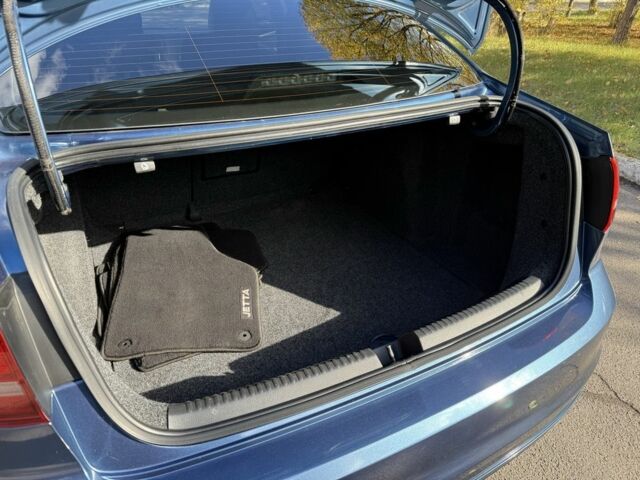 Фольксваген Джетта 2017 в Кривом Роге на Automoto.ua Синий Фольксваген Джетта, объемом двигателя 1.4 л и пробегом 99 тыс. км за 9700 $, фото 19 на Automoto.ua