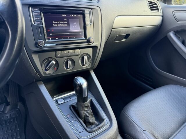 Фольксваген Джетта 2017 в Кривом Роге на Automoto.ua Синий Фольксваген Джетта, объемом двигателя 1.4 л и пробегом 99 тыс. км за 9700 $, фото 13 на Automoto.ua