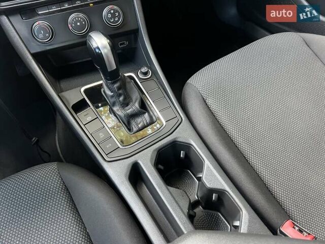 Синий Фольксваген Джетта, объемом двигателя 1.4 л и пробегом 143 тыс. км за 12890 $, фото 24 на Automoto.ua