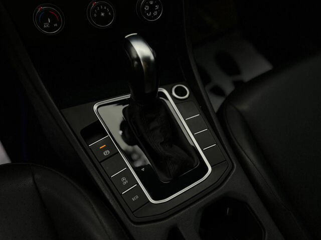 Синий Фольксваген Джетта, объемом двигателя 1.4 л и пробегом 99 тыс. км за 13600 $, фото 12 на Automoto.ua