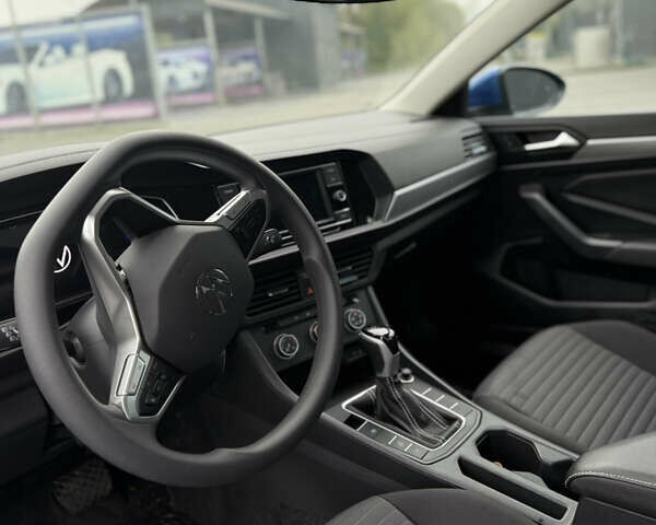 Синий Фольксваген Джетта, объемом двигателя 1.5 л и пробегом 22 тыс. км за 16900 $, фото 2 на Automoto.ua