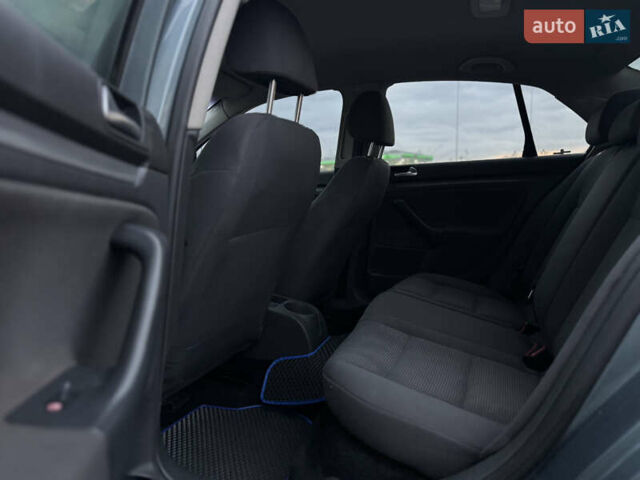 Зелений Фольксваген Джетта, об'ємом двигуна 1.6 л та пробігом 302 тис. км за 4999 $, фото 20 на Automoto.ua